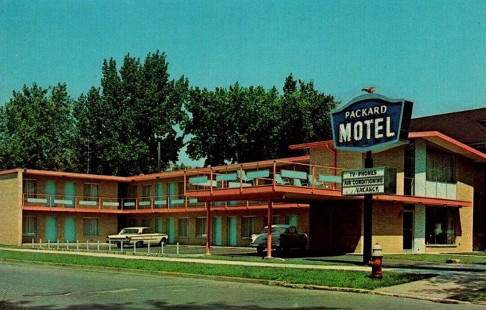 Packard Motel - Old Postcard (newer photo)
